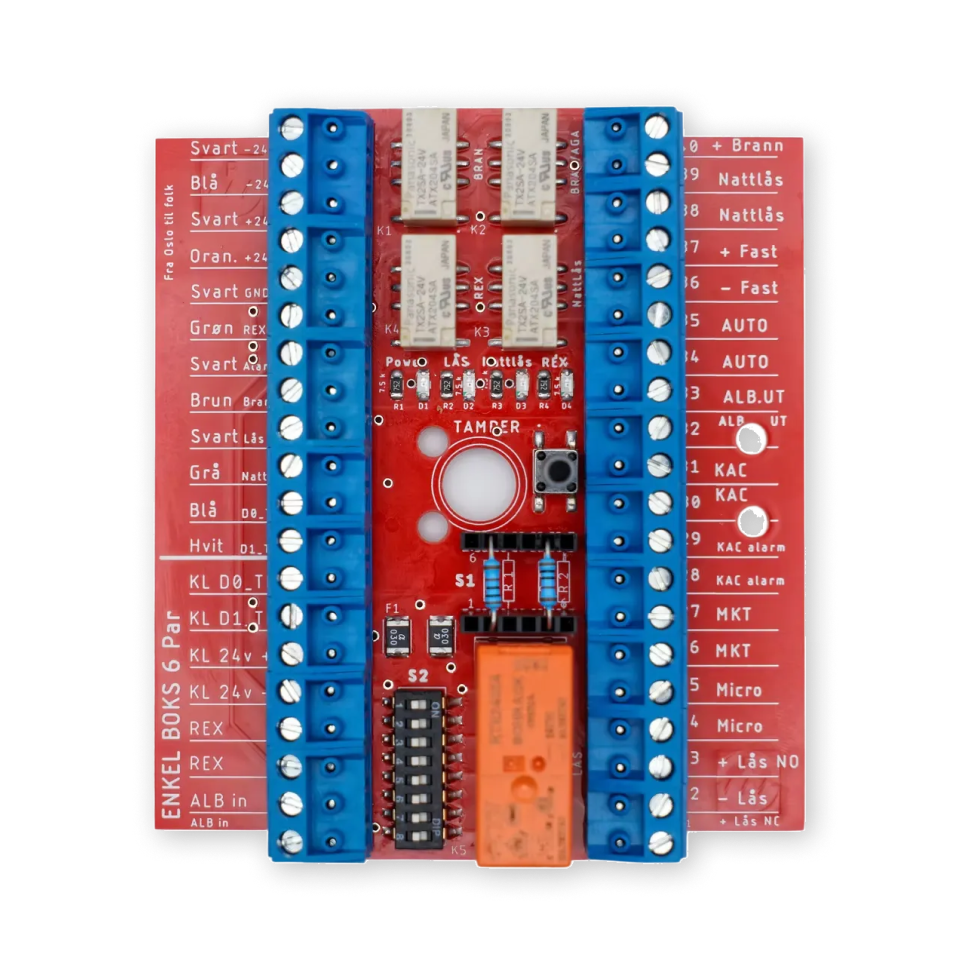 Enkel Boks 6 Par: circuit board with relays and blue terminals